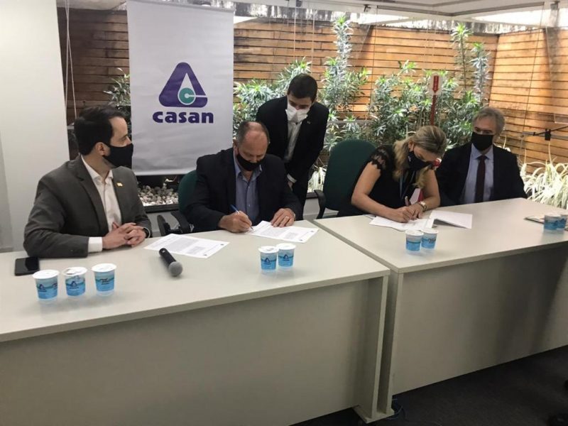 Assinatura da entrega da obra aconteceu em Florian&oacute;polis nesta manh&atilde; de quinta-feira (17) – Foto: Divulga&ccedil;&atilde;o/ND