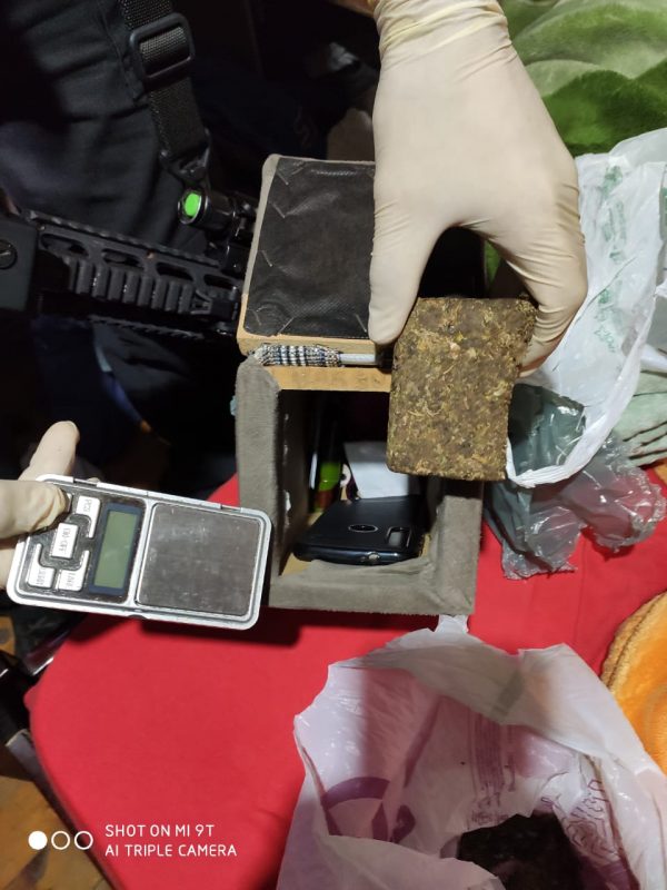 Durante a a&ccedil;&atilde;o, drogas foram encontradas pela pol&iacute;cia – Foto: Pol&iacute;cia Civil/Divulga&ccedil;&atilde;o