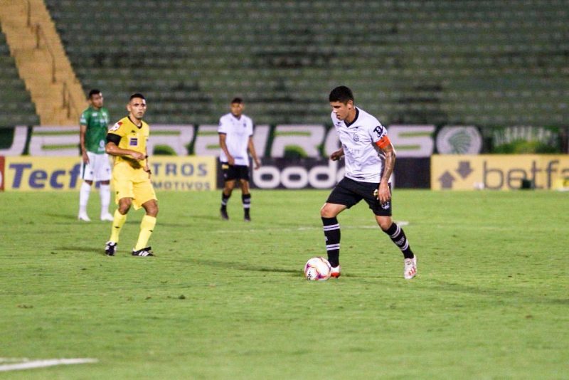 Figueirense lutou e conseguiu o empate no fim, contra o Guarani; empate d&aacute; um refor&ccedil;o tamb&eacute;m an&iacute;mico para o Furac&atilde;o, no cl&aacute;ssico do pr&oacute;ximo s&aacute;bado – Foto: Thomaz Marostegan/Guarani FC