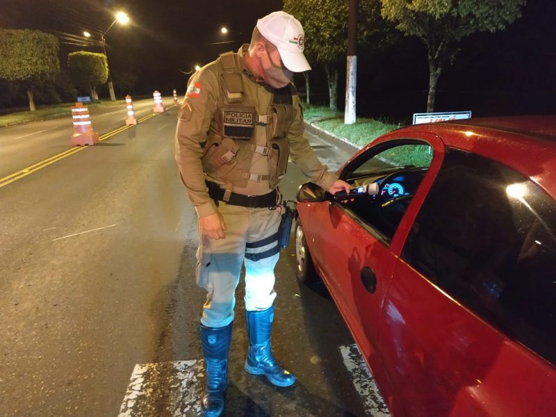 PM faz teste do bafômetro