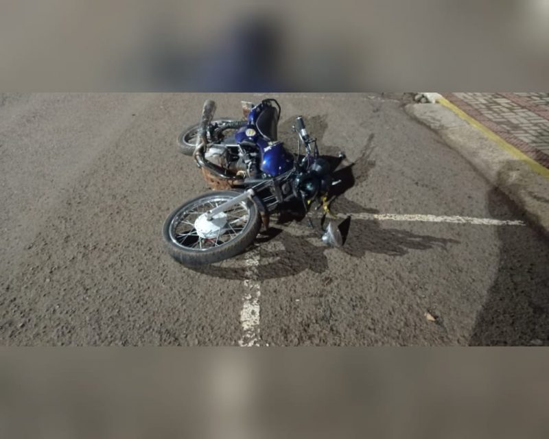 Moto era conduzida por jovem de 21 anos que morreu após dar entrada no hospital &#8211; Foto: Corpo de Bombeiros/Divulgação/ND