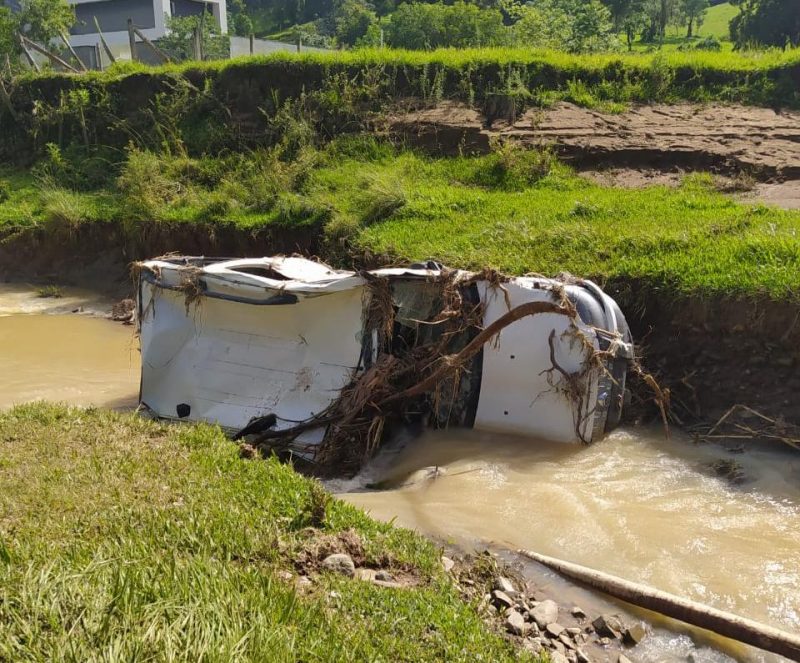 Trag&eacute;dia em SC: v&iacute;deos mostram rotina dos bombeiros atr&aacute;s das v&iacute;timas – Foto: Bombeiros/ND