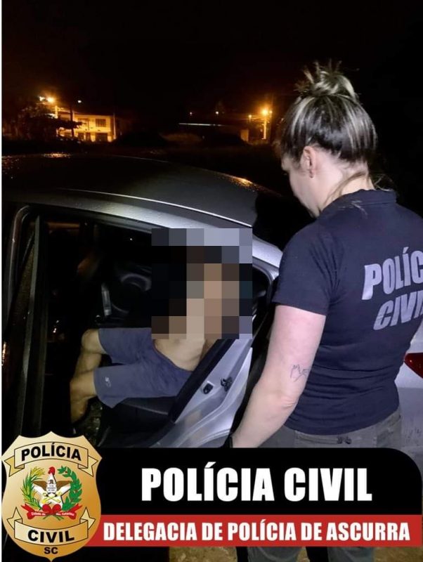 O suspeito tentou se esconder na casa de um amigo antes da chegada da pol&iacute;cia – Foto: Pol&iacute;cia Civil/ND