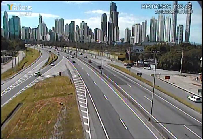 BR-101em Balne&aacute;rio Cambori&uacute; por volta das 15 horas desta sexta-feira, dia 25