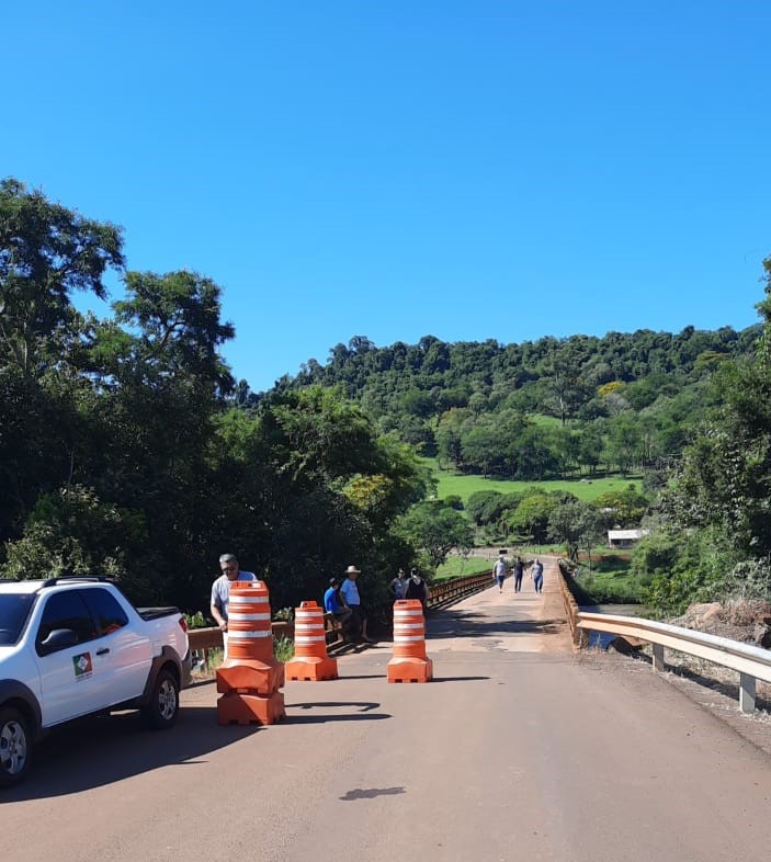 Ponte foi interditada pela Defesa Civil. – Foto: Defesa Civil/Divulgação