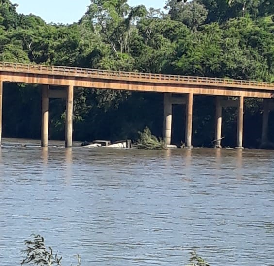 Pilares caíram na manhã desta segunda-feira (28). – Foto: Defesa Civil/Divulgação
