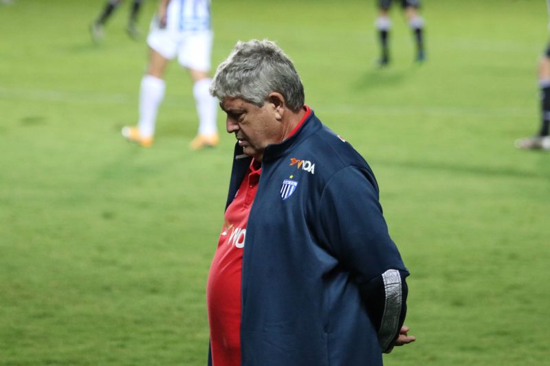 Geninho vive seu momento mais conturbado desde que assumiu a equipe, no in&iacute;cio da S&eacute;rie B. Foto: Danilo Schleder/Zimel Press/Estad&atilde;o Conte&uacute;do