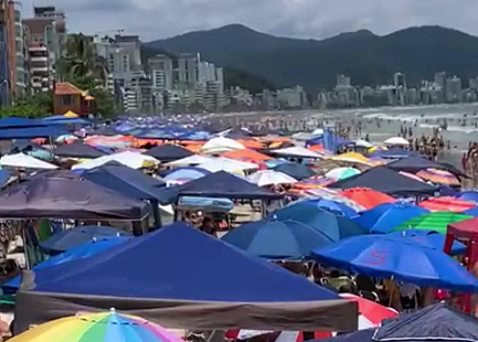 Areia movediça em Balneário Camboriú? Entenda o que acontece onde mulheres  'atolaram