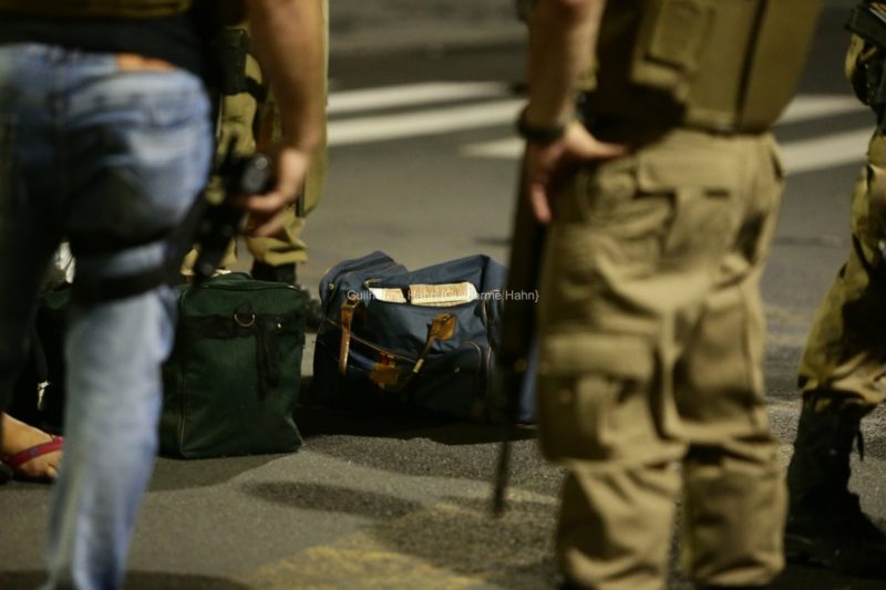 Quatro homens foram presos em flagrante com malas de dinheiro – Foto: Guilherme Hahn/Ishoot/Estad&atilde;o Conte&uacute;do