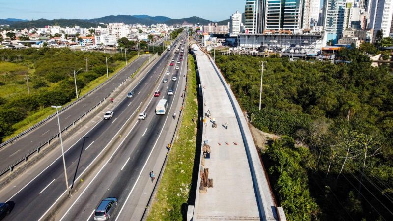 Obras da ponte sobre o Rio Camboriú, no sentido Norte, já ultrapassam os 90% de conclusão; sentido Sul vai começar depois do Carnaval &#8211; Foto: Arteris/Divulgação