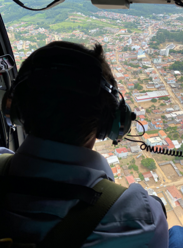 Bolsonaro sobrevoou &aacute;reas atingidas pela chuva no Alto Vale do Itaja&iacute; – Foto: Redes sociais/ND
