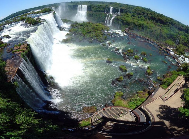 As Cataratas do Iguaçu ficam entre a província da Argentina de Misiones e o estado do Paraná – Foto: Martin St-Amant/Wikimedia Communs/Reprodução/ND