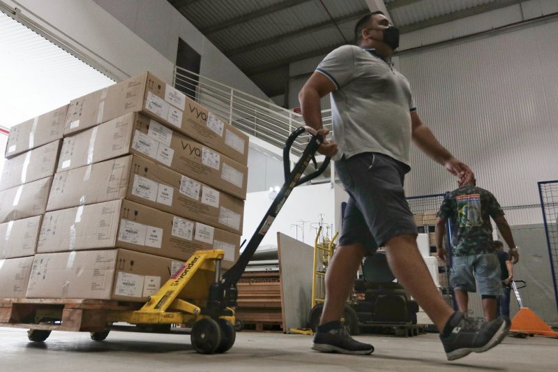 Respirados que serão utilizado no combate a pandemia de Covid-19 chegaram a SC neste sábado