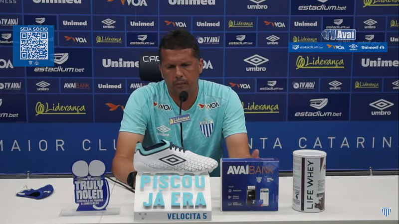 Claudinei Oliveira falou com a imprensa na manh&atilde; desta quarta-feira – Foto: Reprodu&ccedil;&atilde;o/TV Ava&iacute;