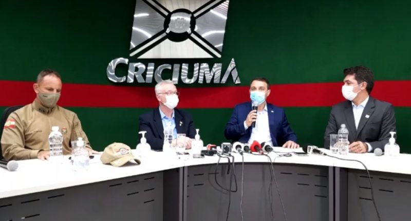 Mois&eacute;s participa de coletiva de imprensa na prefeitura de Crici&uacute;ma – Foto: Facebook/Reprodu&ccedil;&atilde;o/ND