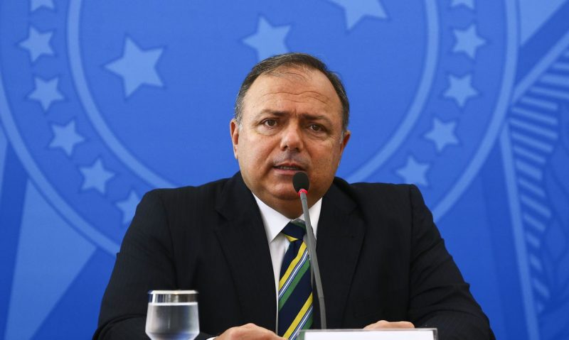 O ministro da Saúde, Eduardo Pazuello, concede entrevista coletiva após aprovação de duas vacinas para uso emergencial contra a Covid-19 neste domingo (17) – Foto: Marcelo Camargo/Agência Brasil/ND