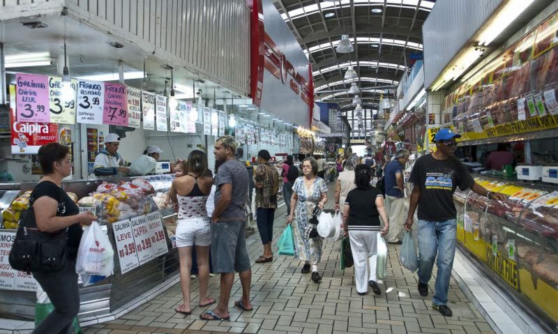 Com R$ 250 fica difícil garantir alimentação balanceada para a família – Foto: Agência Brasil/Marcelo Camargo