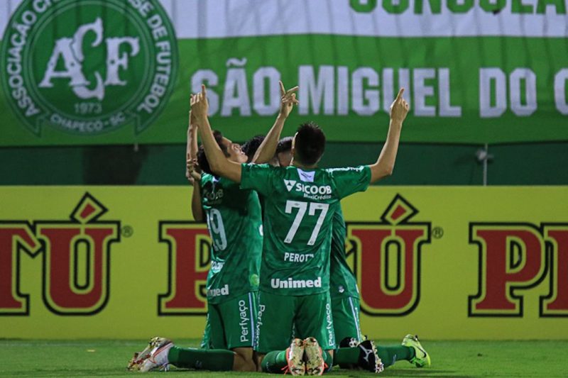 Com golaço de Foguinho, Chapecoense vence o CRB