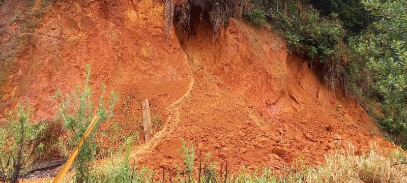 Deslizamentos também foram registrados em Camboriú. Algumas ruas encontram-se intransitáveis: Tereza Evangelista, Monte Branco, Monte Cruzeiro e Monte Verde. – Foto: Defesa Civil/Divulgação