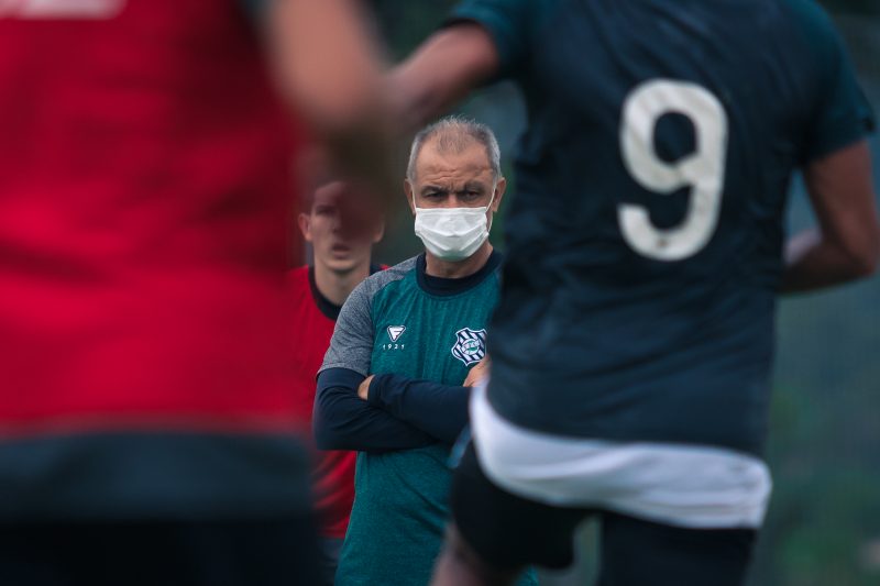 Jorginho acompanha treino do Furac&atilde;o – Foto: Patrick Floriani/FFC