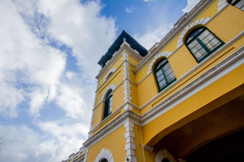 Foto mostra fachada do Mercado Público