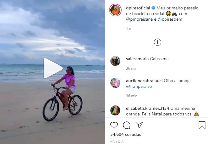 Gl&oacute;ria Pires d&aacute; o primeiro passeio de bicicleta da vida – Foto: Reprodu&ccedil;&atilde;o/Instagram