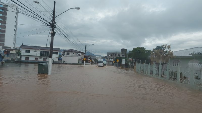 Região alagada em Palhoça