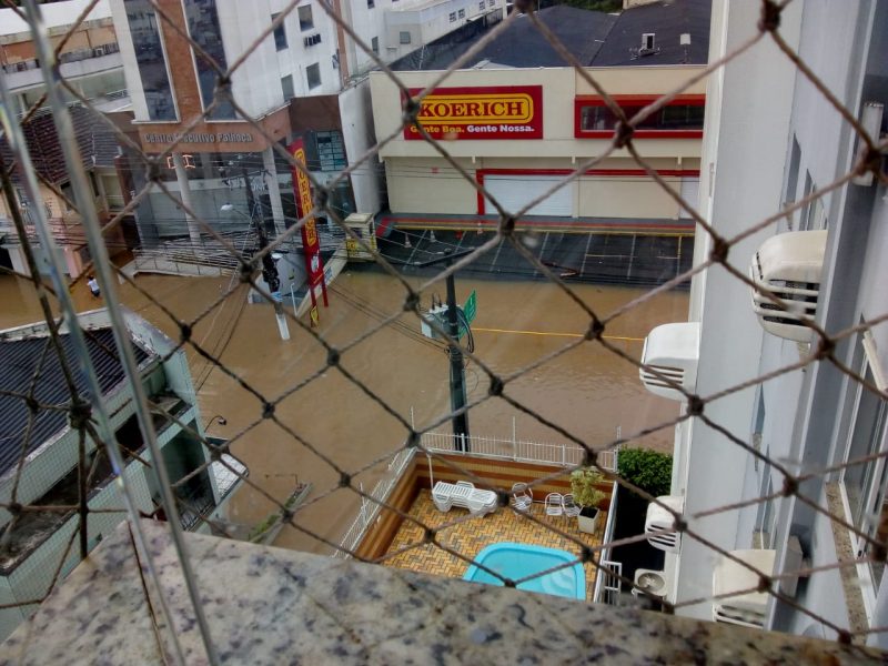 Morador registrou a rua alagada na região central da cidade – Foto: Divulgação/ND