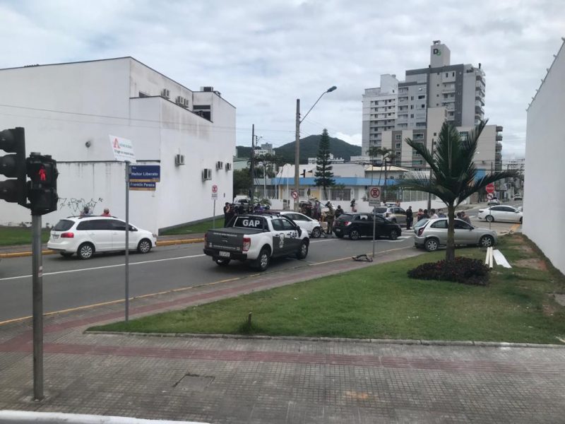 Roubo de carro acaba em persegui&ccedil;&atilde;o em Itaja&iacute;. – Foto: Reprodu&ccedil;&atilde;o/ND