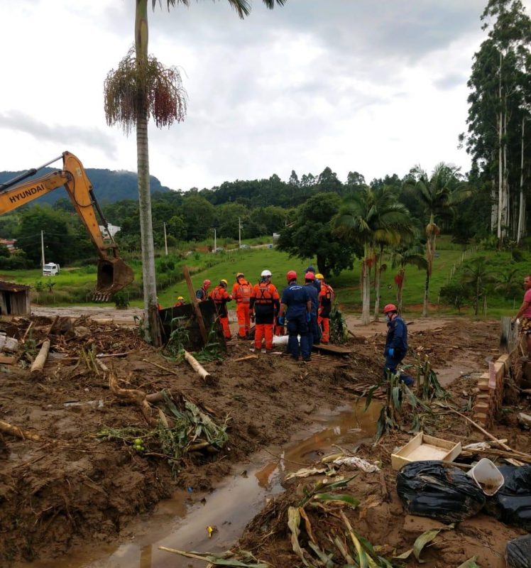 Corpo da mulher foi achado na manh&atilde; deste domingo – Foto: Corpo de Bombeiros/Divulga&ccedil;&atilde;o