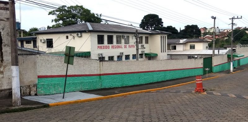 Detentos queimaram colch&otilde;es ap&oacute;s tumulto na manh&atilde; deste domingo (6) – Foto: Jmais