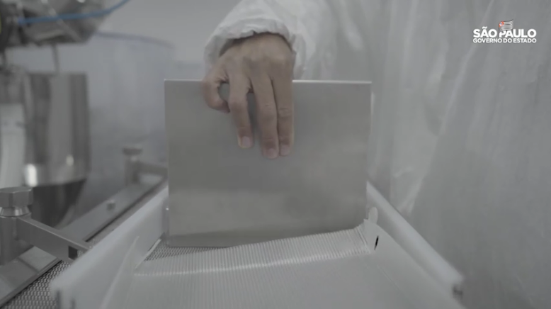 O protocolo foi assinado pelo presidente da Fecam e prefeito de Rodeio, Paulo Roberto Weiss, e pelo diretor do Instituto Butantan, Dimas Tadeu Covas. – Foto: Reprodução