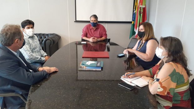 Secret&aacute;rio de Sa&uacute;de de SC cumpriu agenda, nesta segunda-feira, para tratar da aquisi&ccedil;&atilde;o das vacinas contra a Covid-19 – Foto: SES SC/divulga&ccedil;&atilde;o