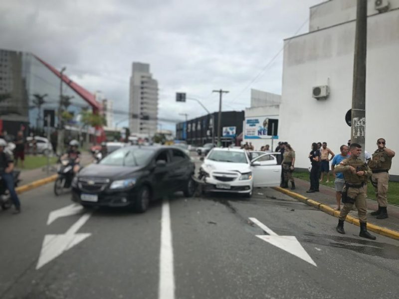 Depois da colis&atilde;o, o autor tentou fugir a p&eacute;, mas foi localizado pela GMI. – Foto: GMI/Divulga&ccedil;&atilde;o