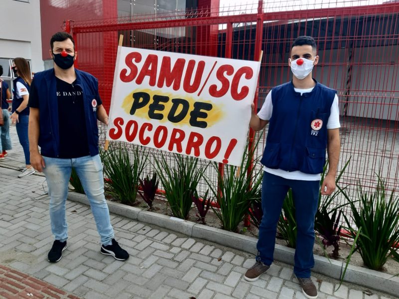Profissionais do Samu fizeram manifestação em frente à unidade no dia 21 de dezembro- Foto: Thiago Bonin/NDTV