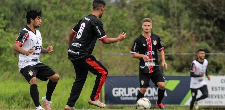 Sete jogadores deixam o JEC e n&atilde;o disputam a pr&oacute;xima temporada com a camisa tricolor – Foto: Vitor Forcellini/JEC