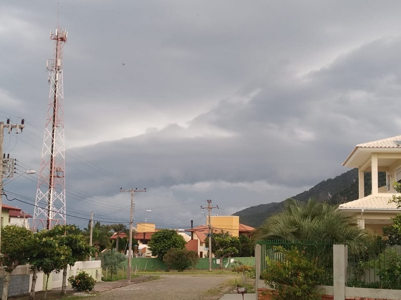 Segunda-feira deve ser de chuva e temperaturas mais amenas – Foto: Andrea da Luz/ND