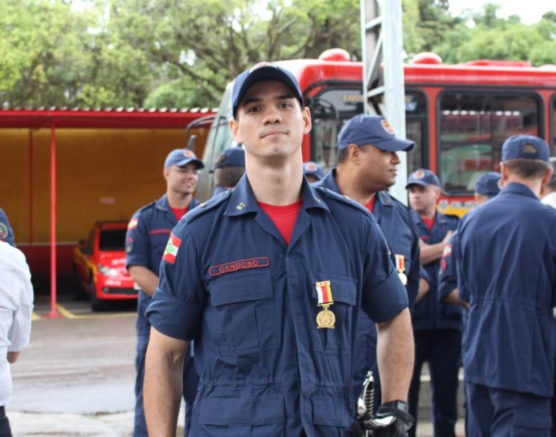 Tenente Cardoso, que atua em Itaja&iacute;, esteve em Presidente Get&uacute;lio, no Alto Vale, para auxiliar no atendimento a imigrantes haitianos. – Foto: 7&ordm; BBM/Divulga&ccedil;&atilde;o/ND