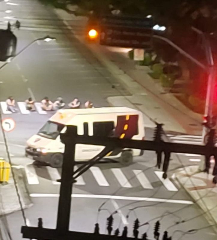 Na madrugada do primeiro dia de dezembro, Crici&uacute;ma, no Sul catarinense, sofreu com um assalto a banco e teve seu territ&oacute;rio sitiado. O objetivo eram os mais de R$ 100 milh&otilde;es levados de uma Ag&ecirc;ncia do Banco do Brasil – Foto: Reprodu&ccedil;&atilde;o/NDTV