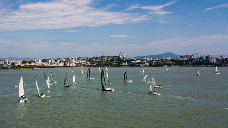 Regata Volta a Ilha: muita emoção em uma disputa marcada pela virada no clima – Foto: Igor Zanin/Iate Clube de Santa Catarina