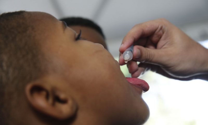 “Precisamos colocar em dia o calendário vacinal das crianças”, alerta infectologista – Foto: Fernando Frazão/Agência Brasil/ND