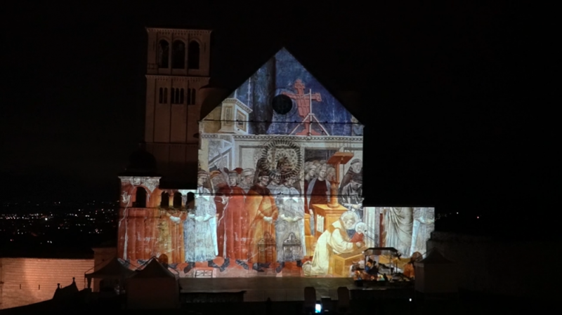 Vaticano transmitirá cerimônia na Basílica de São Francisco pela internet. Além disso, cerimônia com jogo de luzes ficará disponível até 6 de janeiro via web – Foto: Divulgação/Il Natale di Francesco/ND