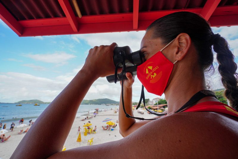 Segundo o CBMSC s&atilde;o cerca de 1,5 mil guarda-vidas civis, al&eacute;m do refor&ccedil;o de militares movimentados – Foto: Arquivo/Ricardo Wolffenbuttel/Divulga&ccedil;&atilde;o/ND