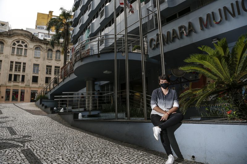 Ironicamente, a&nbsp;C&acirc;mara de Vereadores de Florian&oacute;polis&nbsp;havia acabado de aprovar, no mesmo dia, a cria&ccedil;&atilde;o da Procuradoria Especial da Mulher. A inten&ccedil;&atilde;o &eacute; atuar no combate &agrave; viol&ecirc;ncia e &agrave; discrimina&ccedil;&atilde;o contra as mulheres, acolhendo, fiscalizando e qualificando os debates de g&ecirc;nero. – Foto: Anderson Coelho/ND