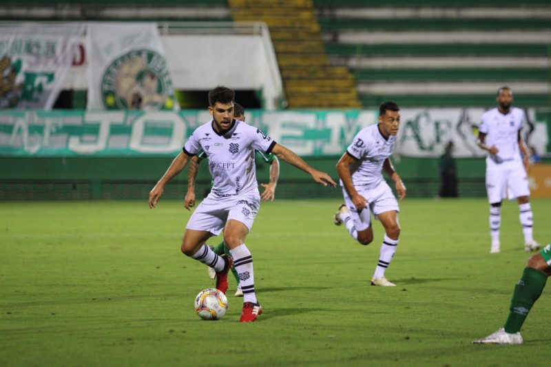 Figueirense, de Dudu, foi derrotado por placar de 2 a 1 e, com o resultado, viu a chance de permanência na Série B reduzirem ainda mais – Foto: Patrick Floriani/FFC/Divulgação/ND
