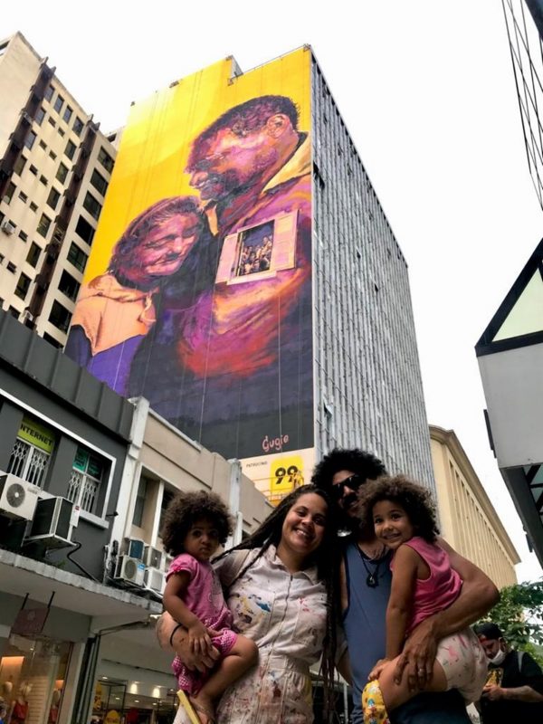Gugie com o marido, Felipe Nunes, e as filhas, Cássia (à esq.) e Lia – Foto: Victor Moraes/Divulgação/ND