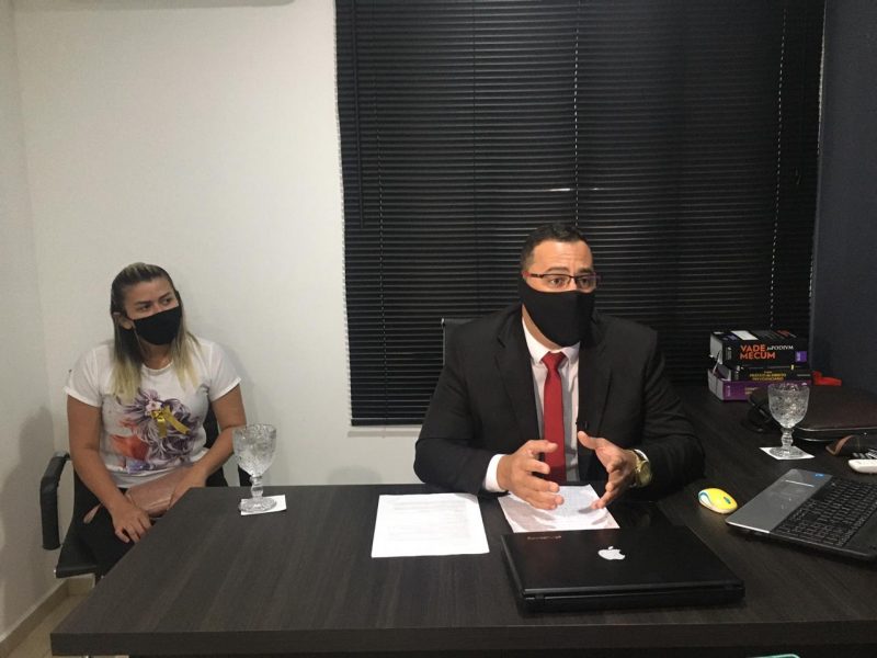 Rebeca de Albuquerque e Tiago de Souza, advogado das vítimas
