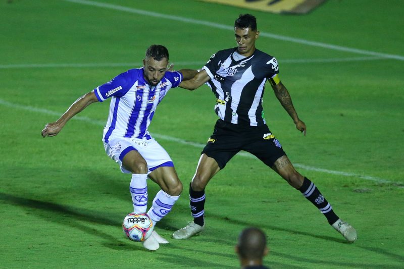 Figueirense, de Vitor Mendes e CSA, de Paulo S&eacute;rgio; empate ruim para os dois. Foto: Cristiano Andujar/Ishoot/Estad&atilde;o Conte&uacute;do