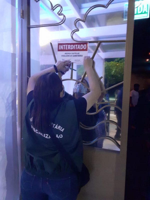 Restaurante em Balne&aacute;rio Cambori&uacute; &eacute; interditado por aglomera&ccedil;&atilde;o – Foto: Prefeitura de Balne&aacute;rio Cambori&uacute;/Divulga&ccedil;&atilde;o