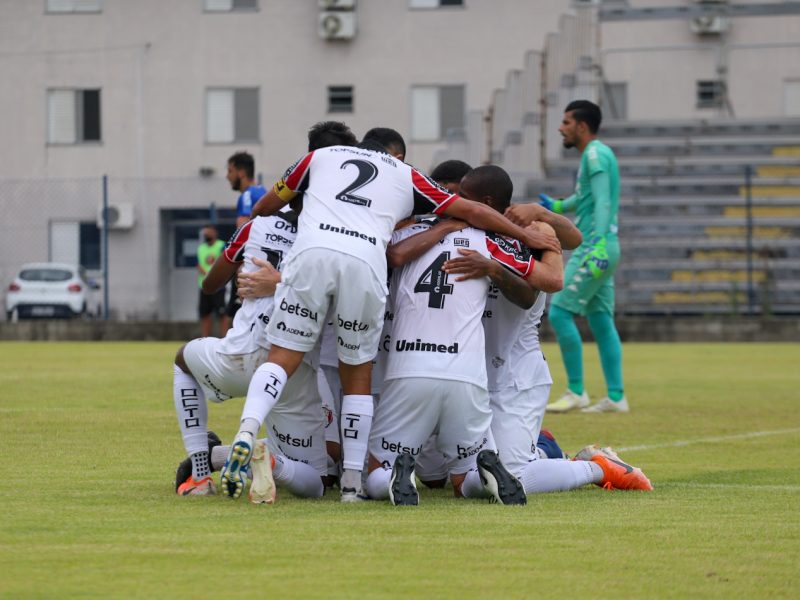 JEC estreou com vit&oacute;ria fora de casa na primeira partida sob o comando de Vin&iacute;cius Eutr&oacute;pio – Foto: Vitor Forcellini/JEC